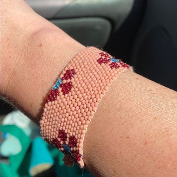 Beautiful beaded boho bracelet. Pink w/ red 🌺 - Picture 2 of 3